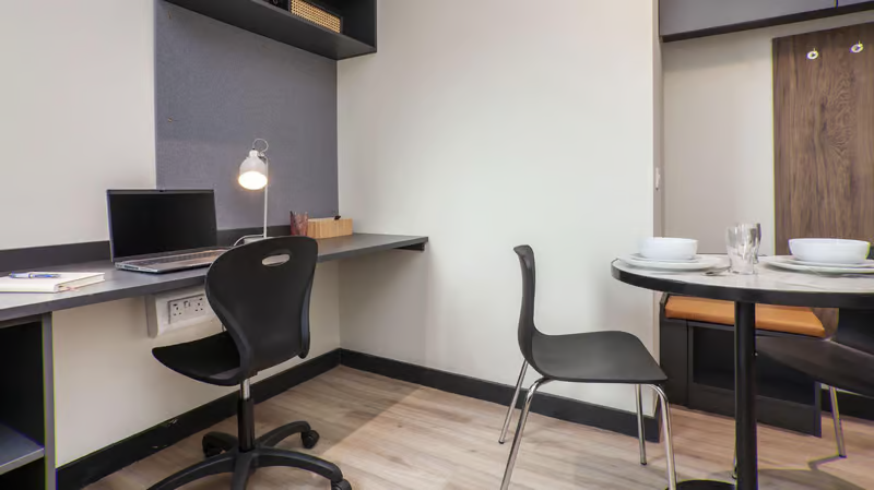 Luxury Studio – Sea View - Crown House Brighton