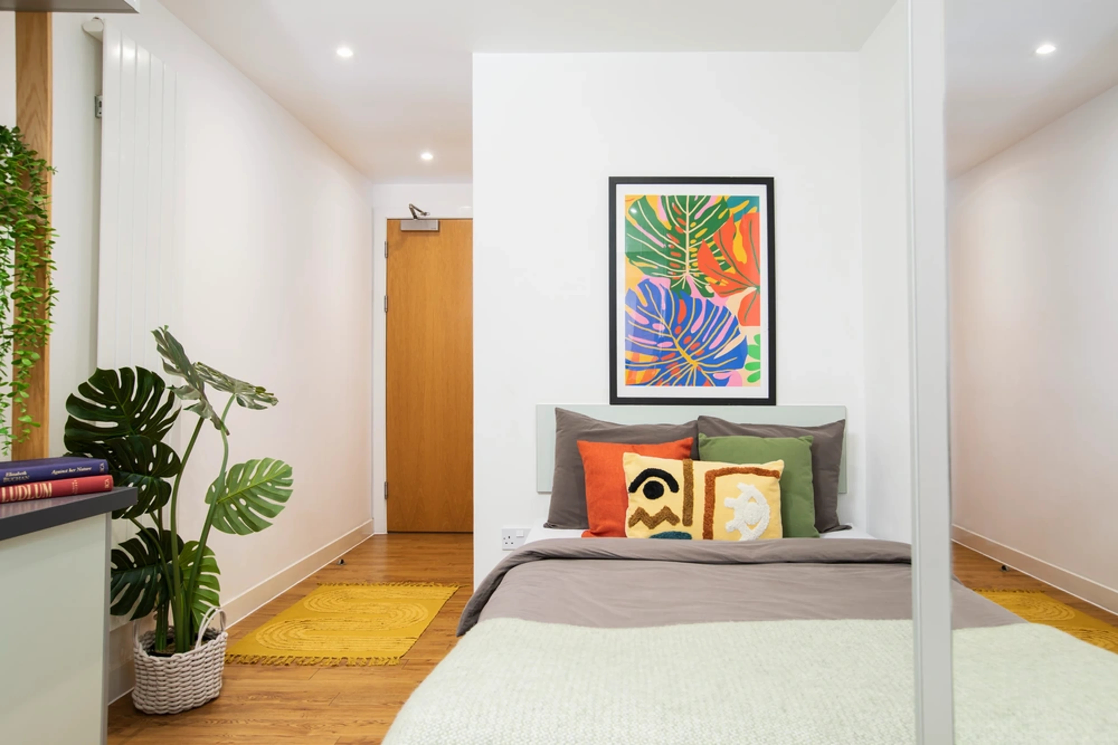 Large High Double En-Suite - Tramworks