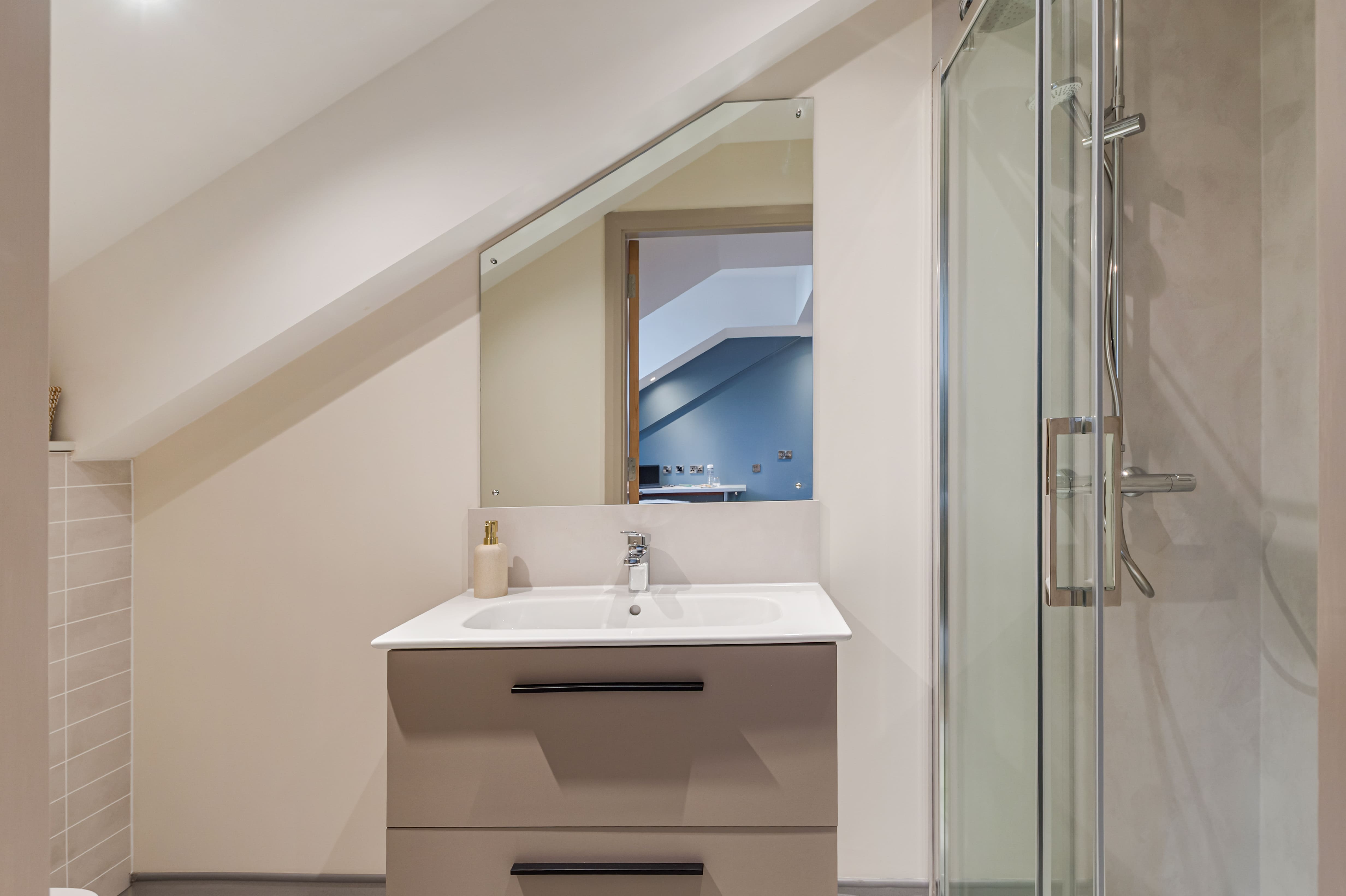 Premium Studio - Ryan Hall
