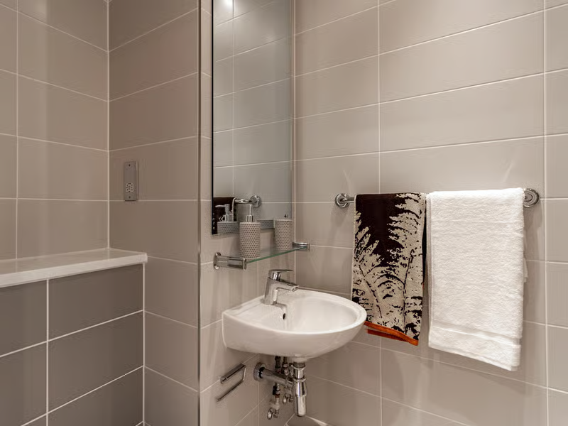 6 Bed Classic Ensuite - Saltwater Place