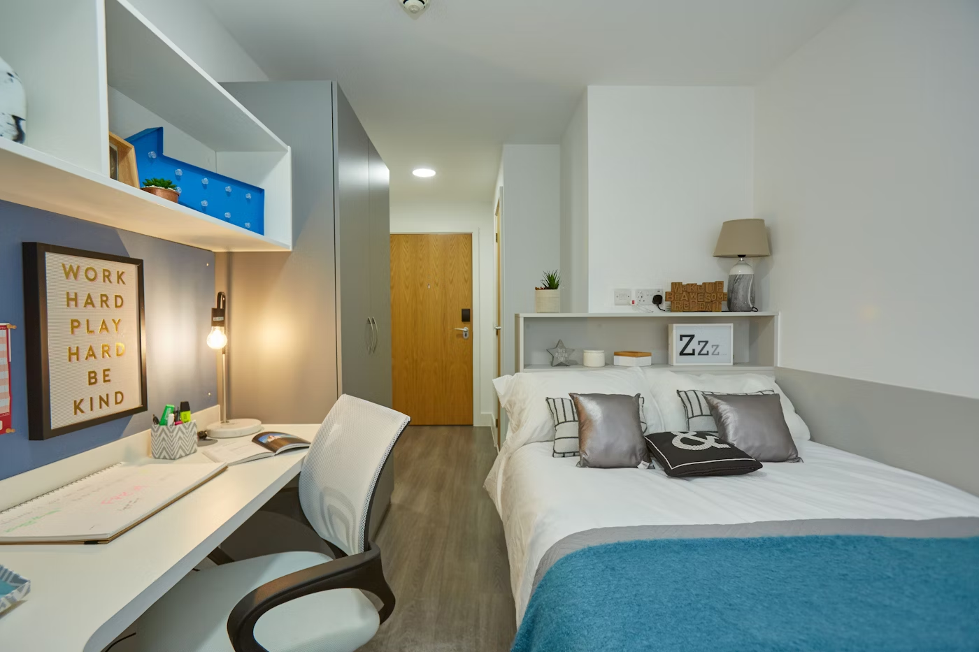 En-suite silver - Merchant Apartments