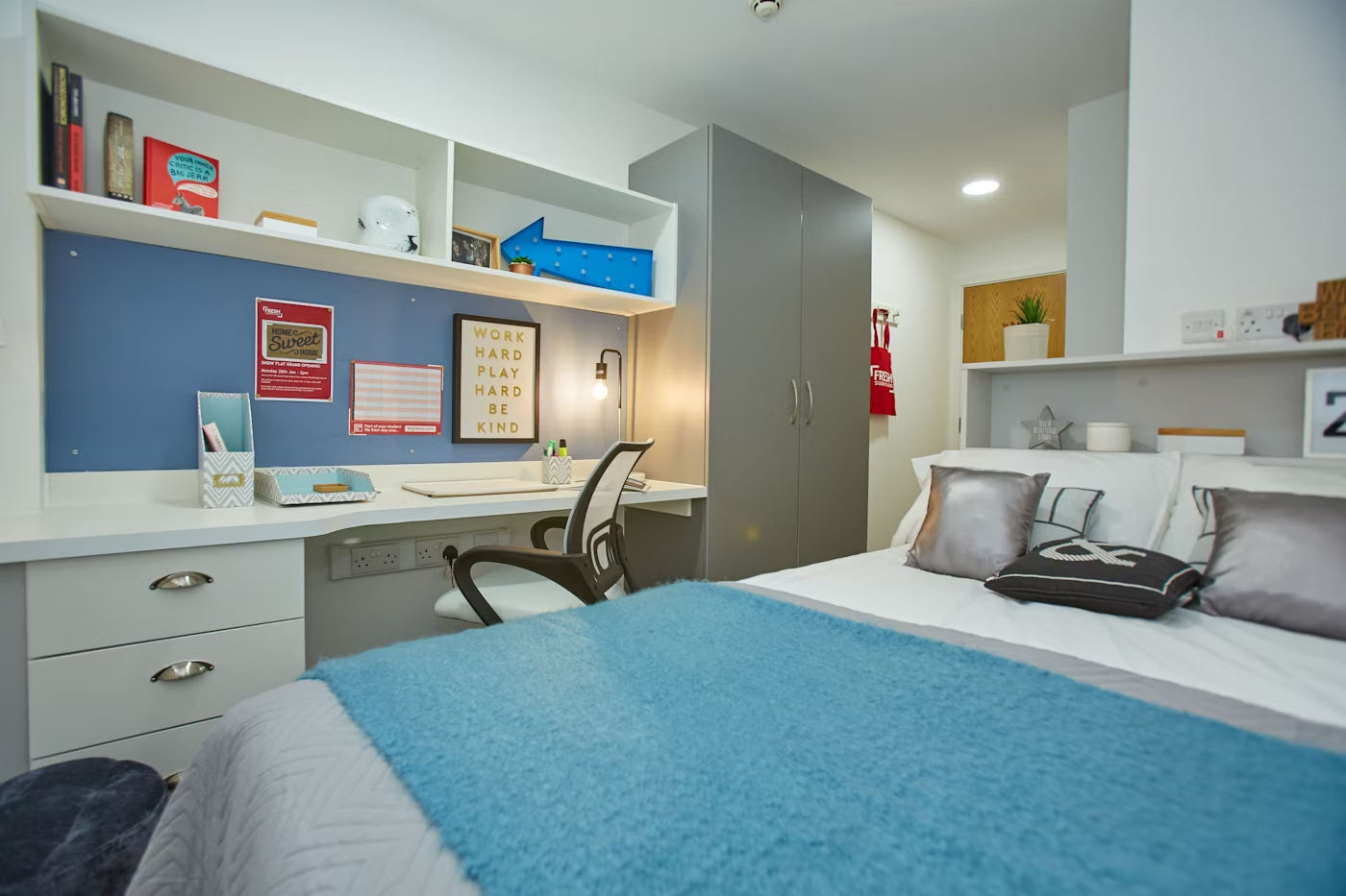 En-suite gold - Merchant Apartments