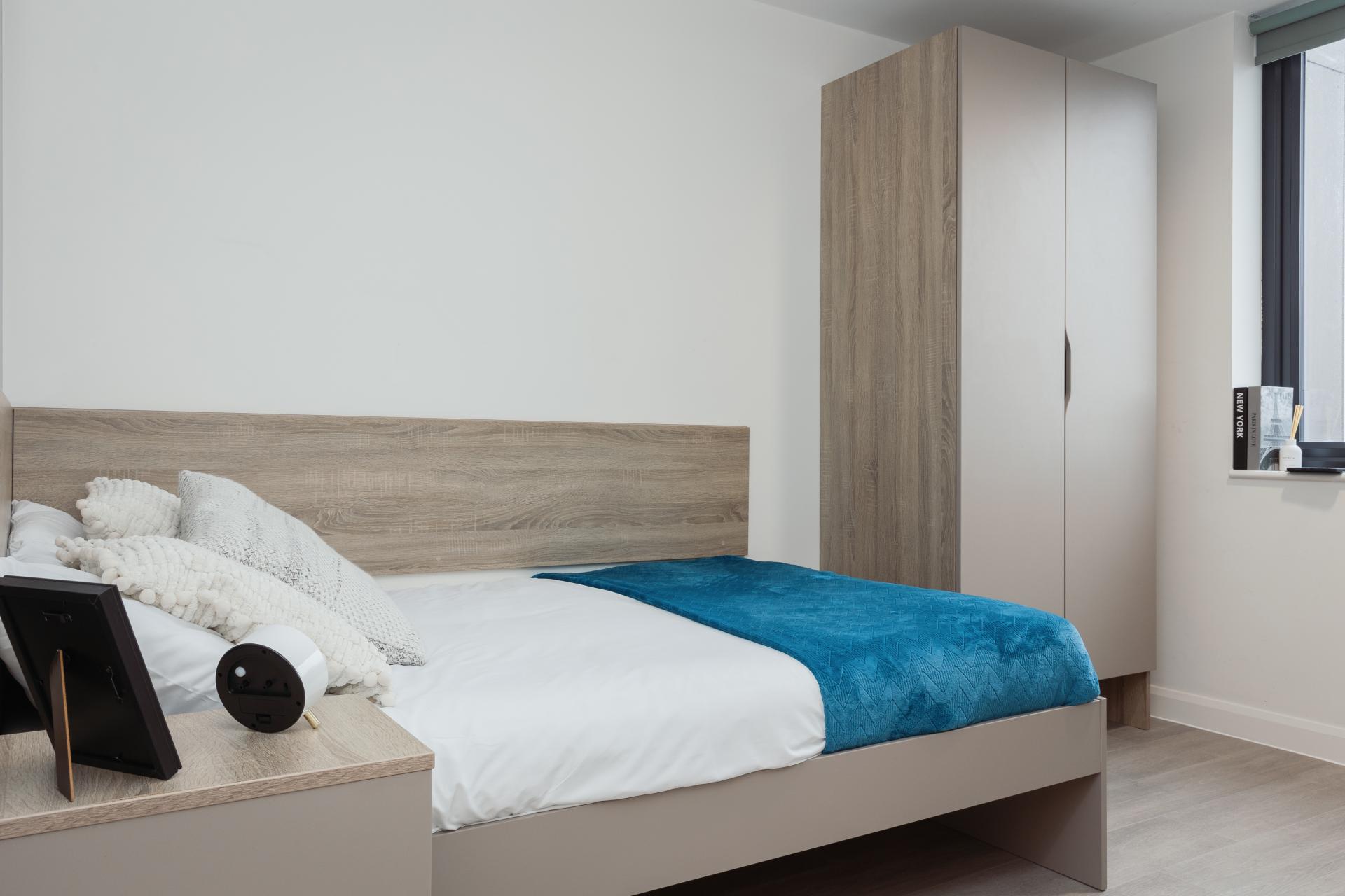Silver En Suite (Mid Floors) - Skyline