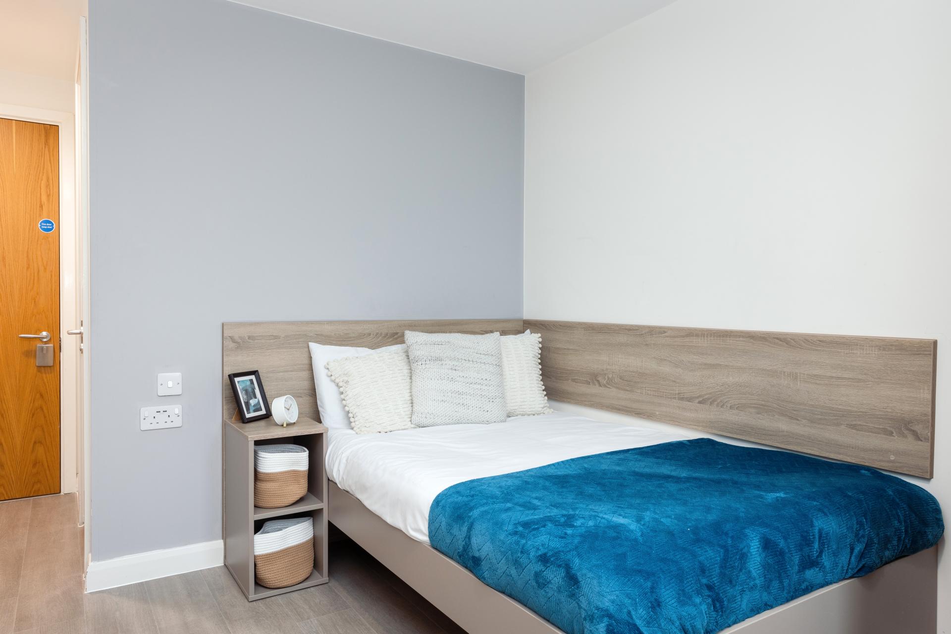 Gold En Suite (Mid Floors) - Skyline