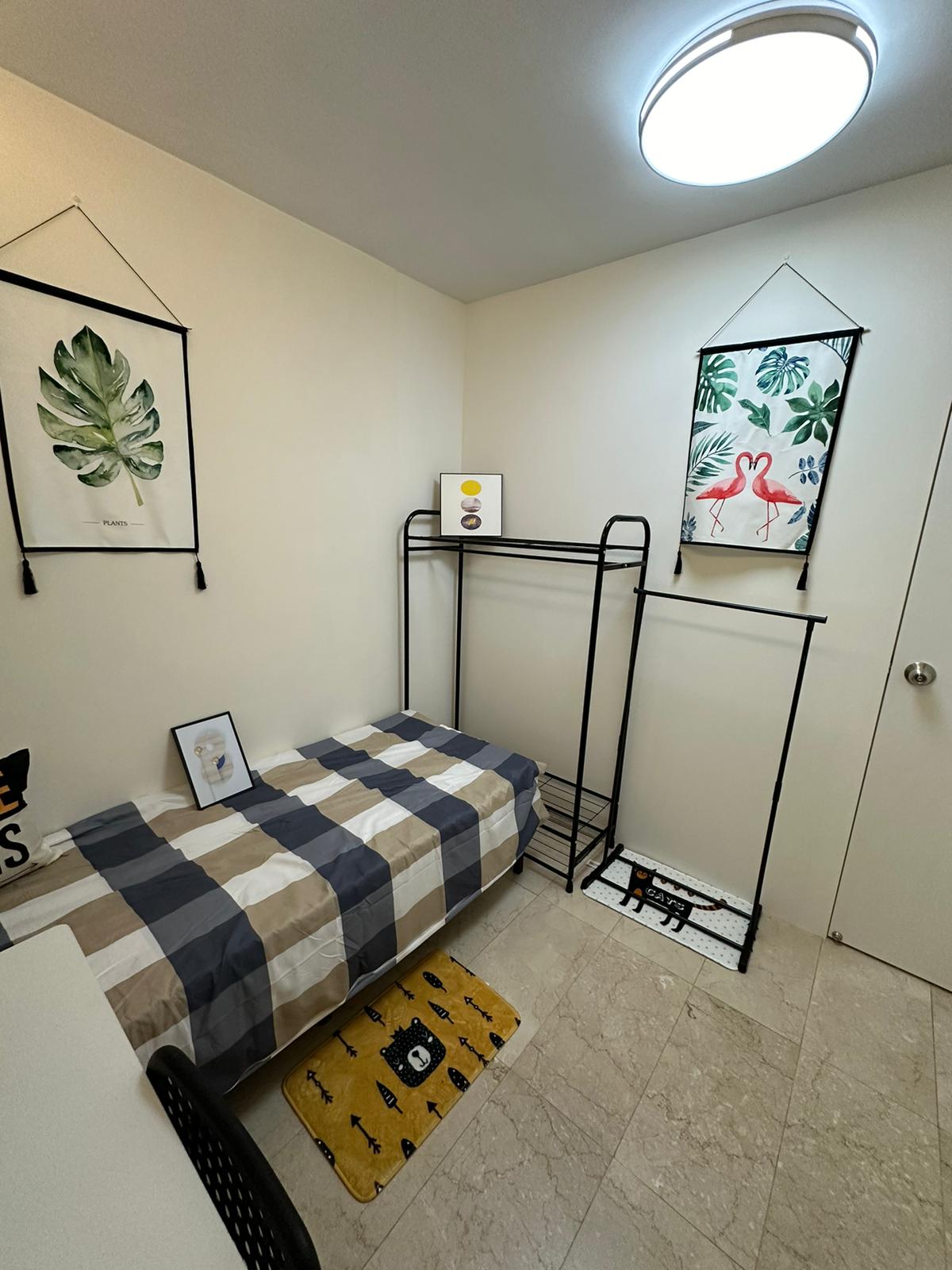 Four-Bedroom, One-Bathroom Room for Male Students - Brilliant Garden
