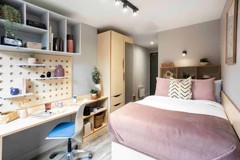 Classic Ensuite Plus - Aster House