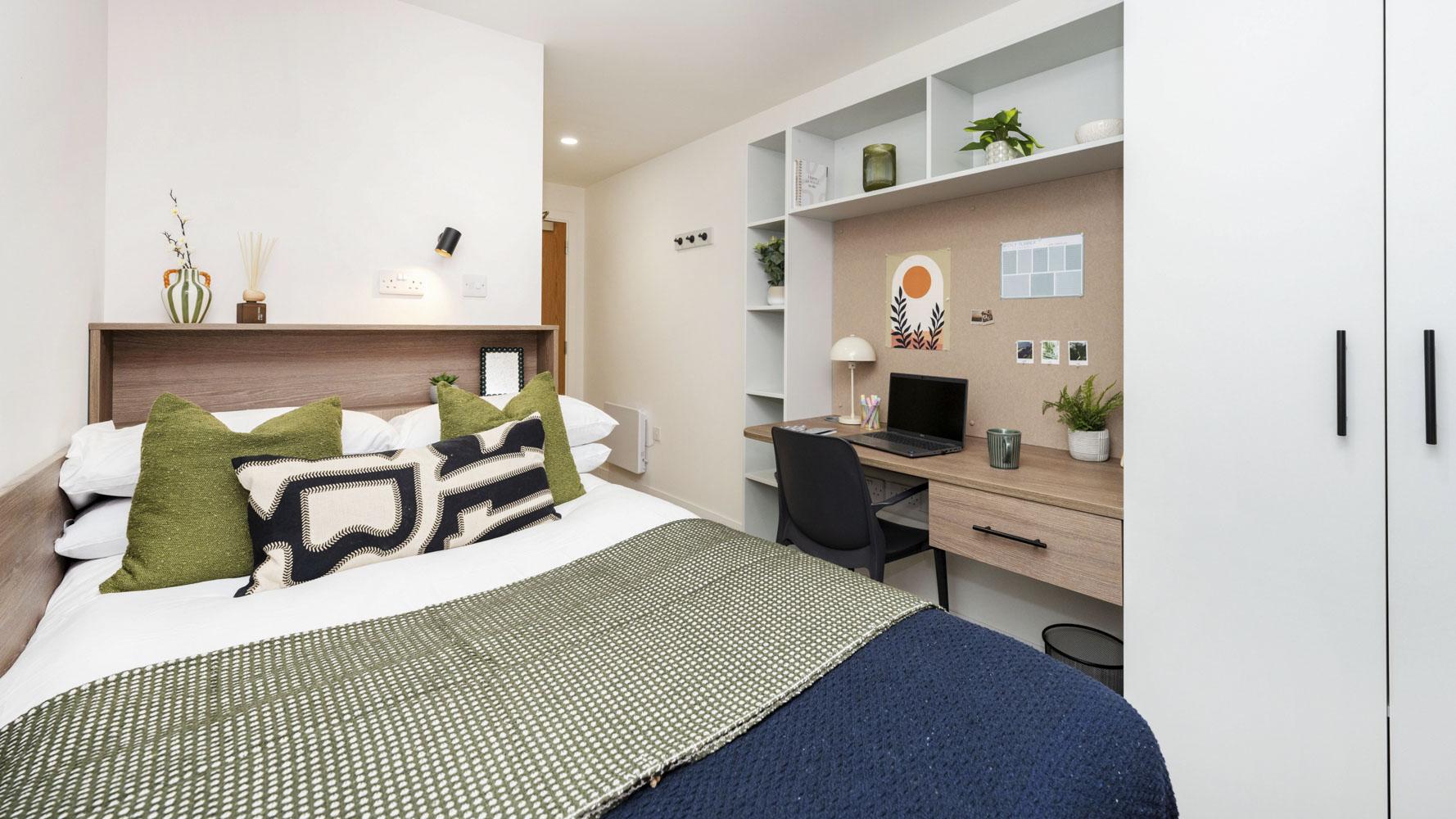 Classic En-suite Plus - Raffles Hall