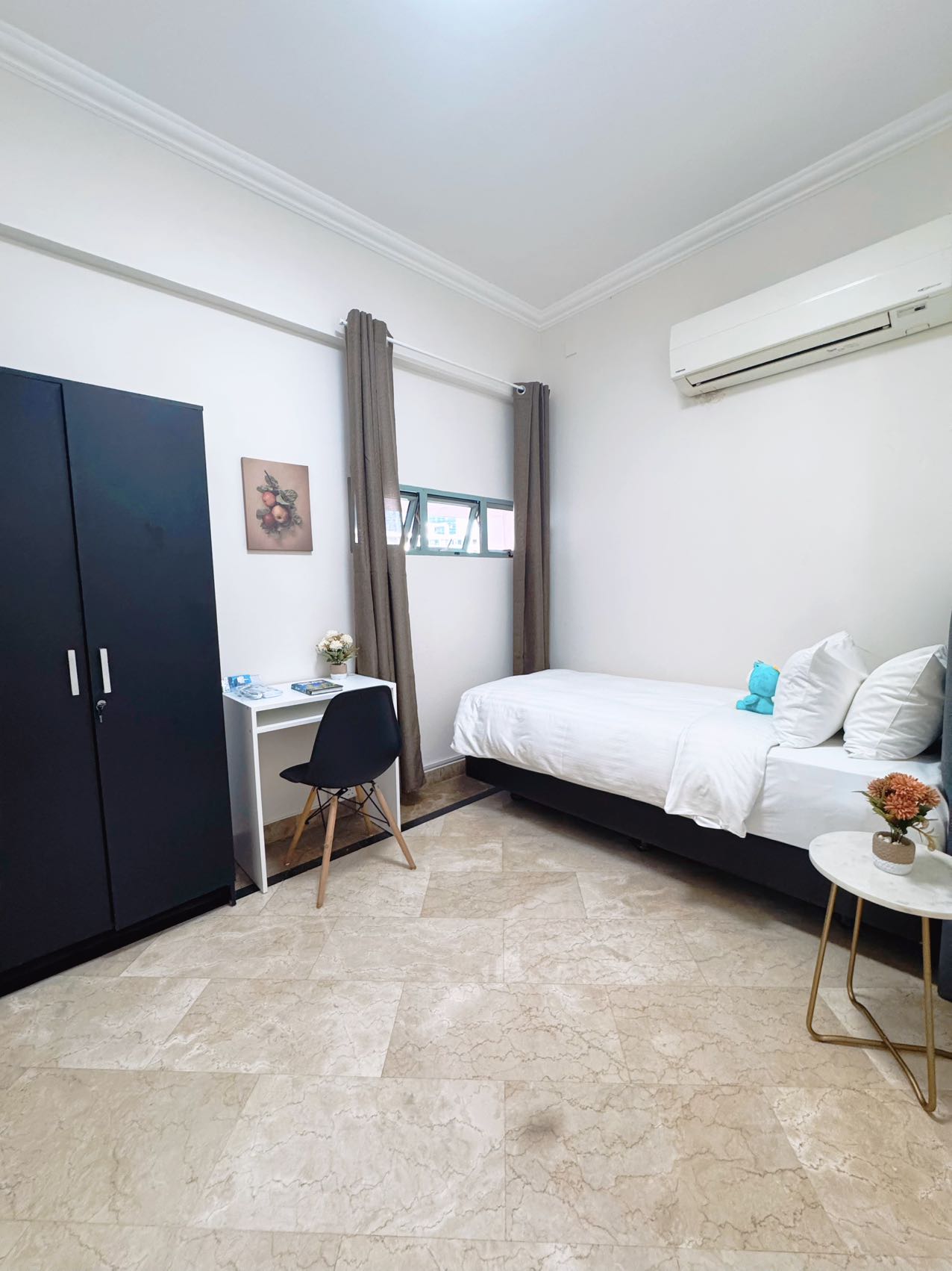 Standard Single Room - West Apartment