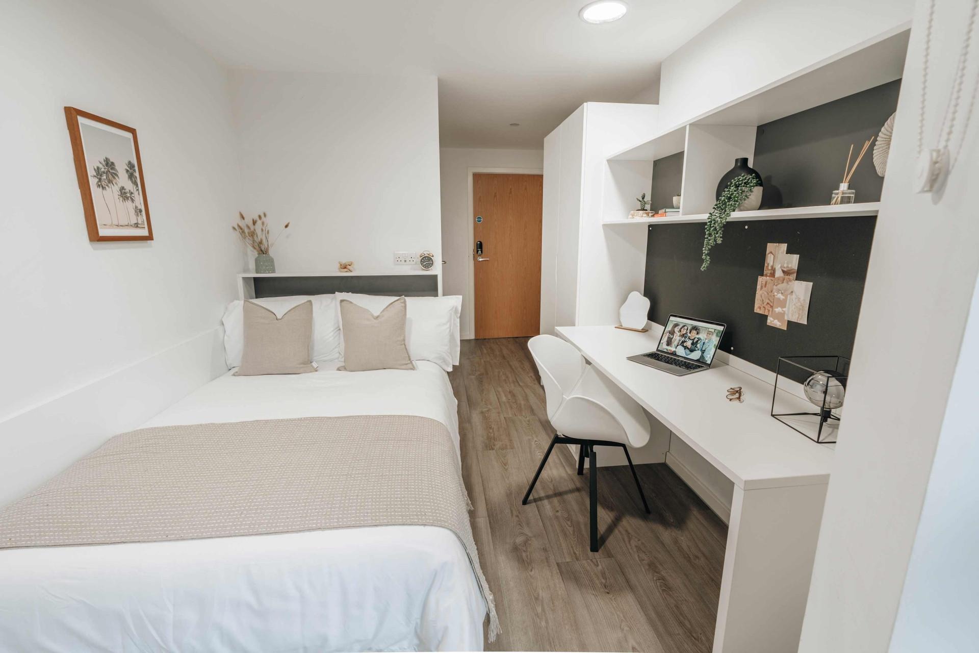 Silver En Suite (Lower Floors) - Oxford Point