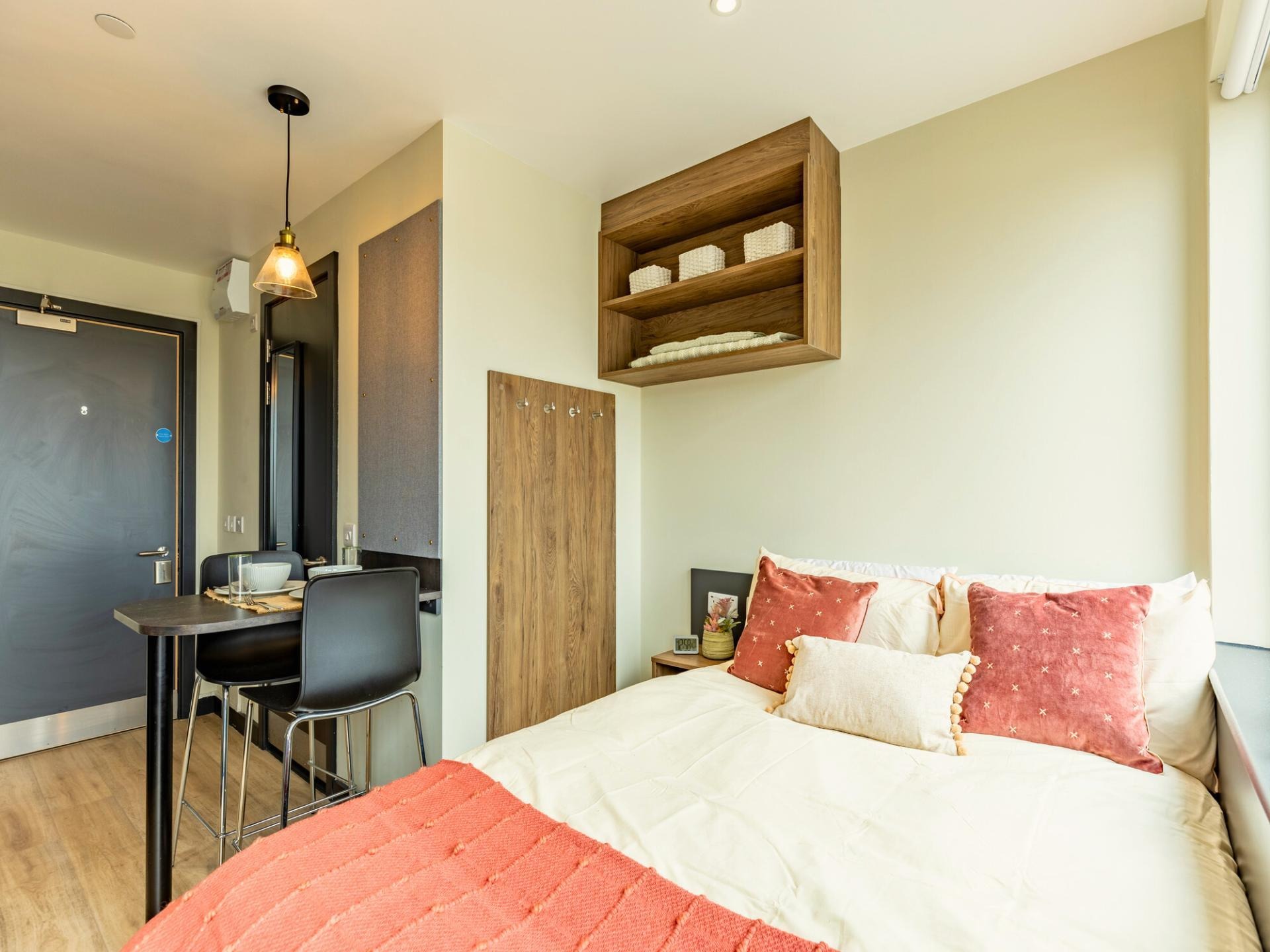 Classic Plus Studio – Sea View - Crown House Brighton
