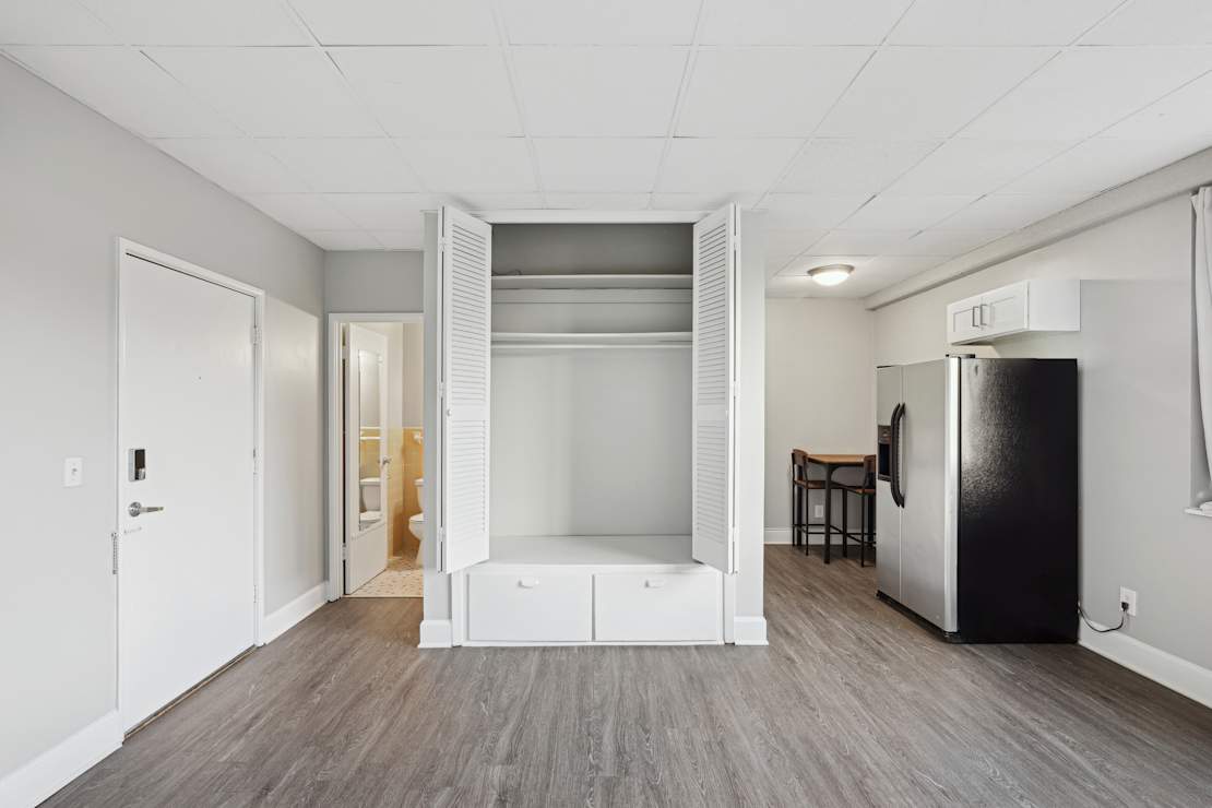 Studio - Barbizon Apartments@AM