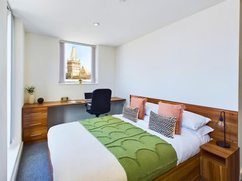 2-Bed Apartment with Balcony – Windsor Court