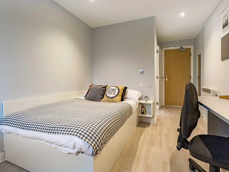 4-Bed Standard En-suite – Mary Parker House