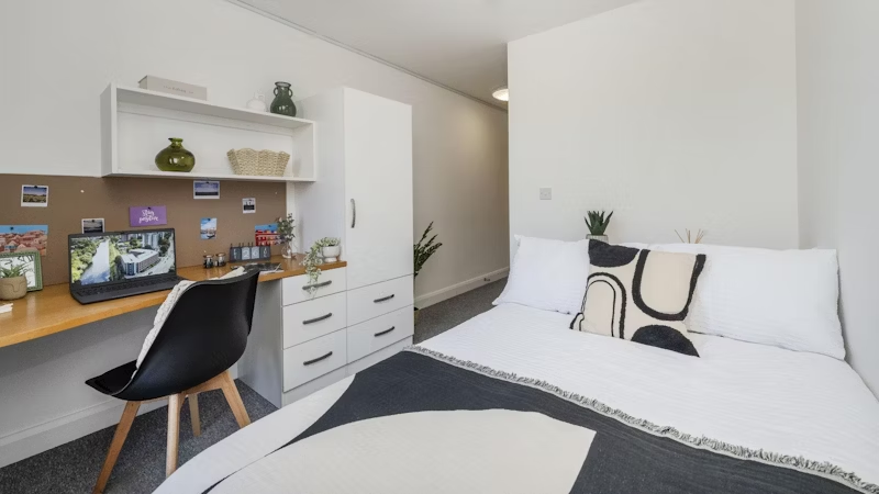 Premium Ensuite - Riverside House