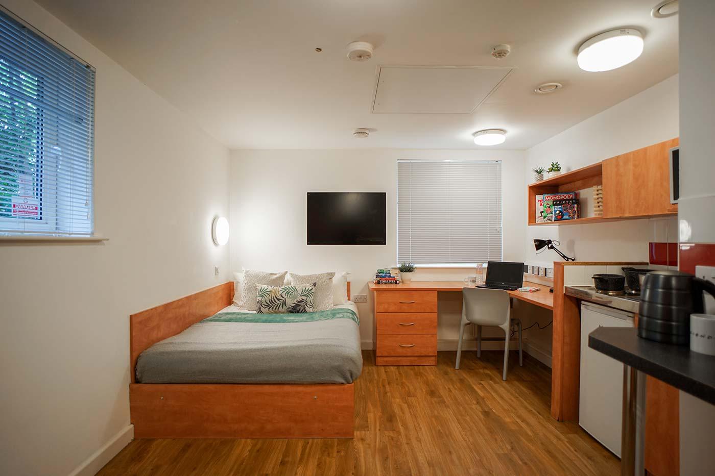 Gold Studio - Exeter One