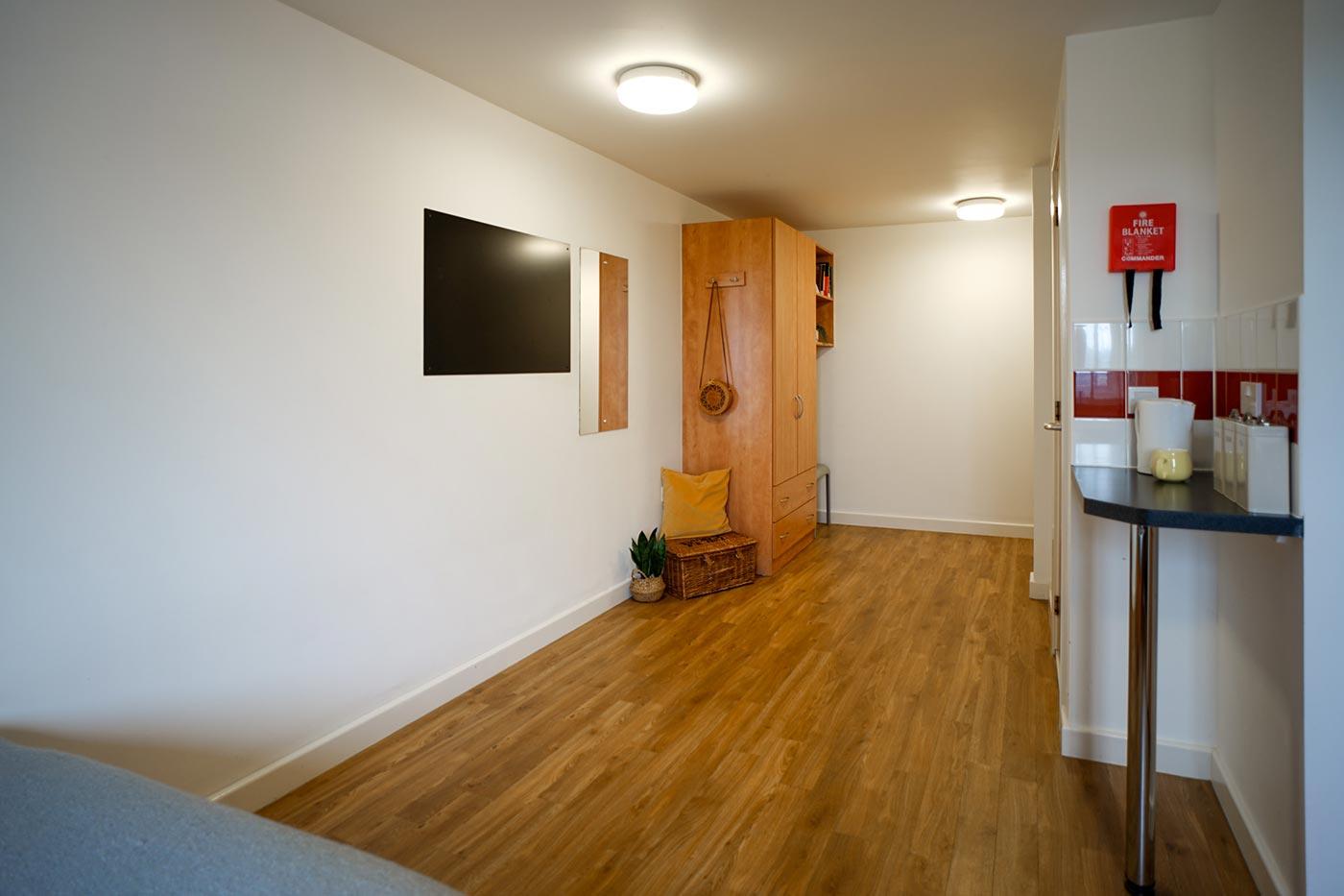 Platinum Studio - Exeter One