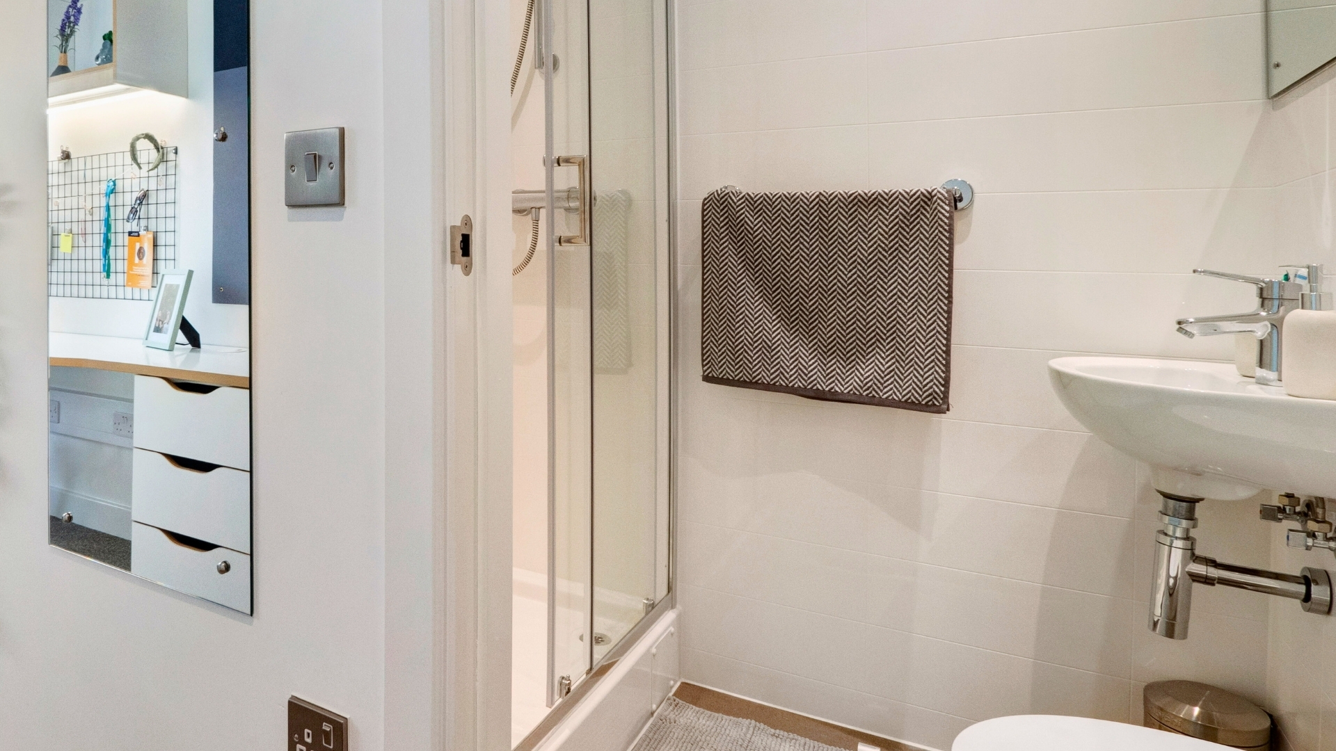 Silver En-suite - 27 Magdalen Street