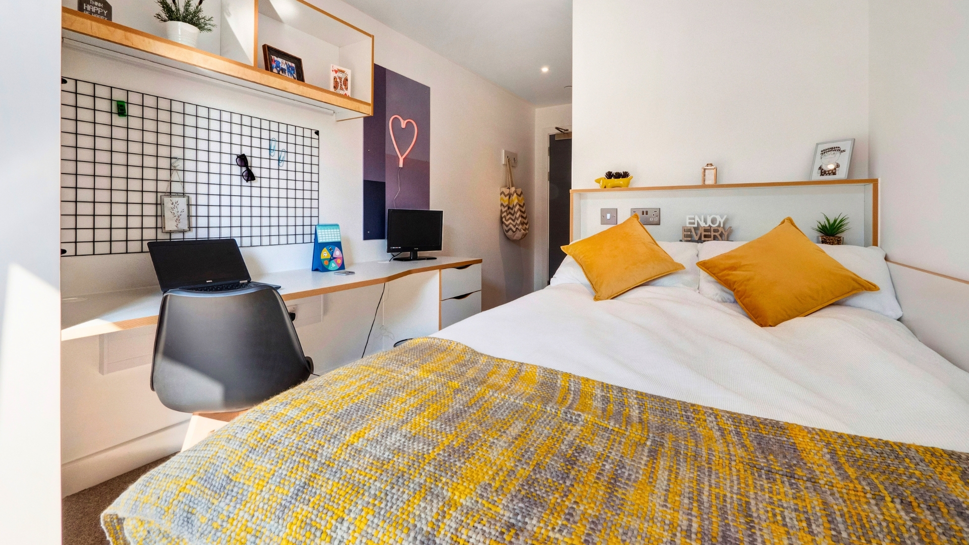 Silver Plus En-suite - 27 Magdalen Street