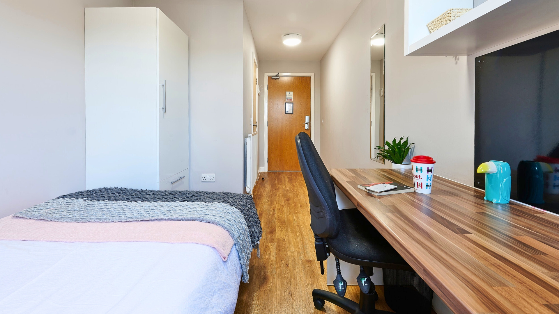 Classic En-suite in a 6-bed flat - The Mews