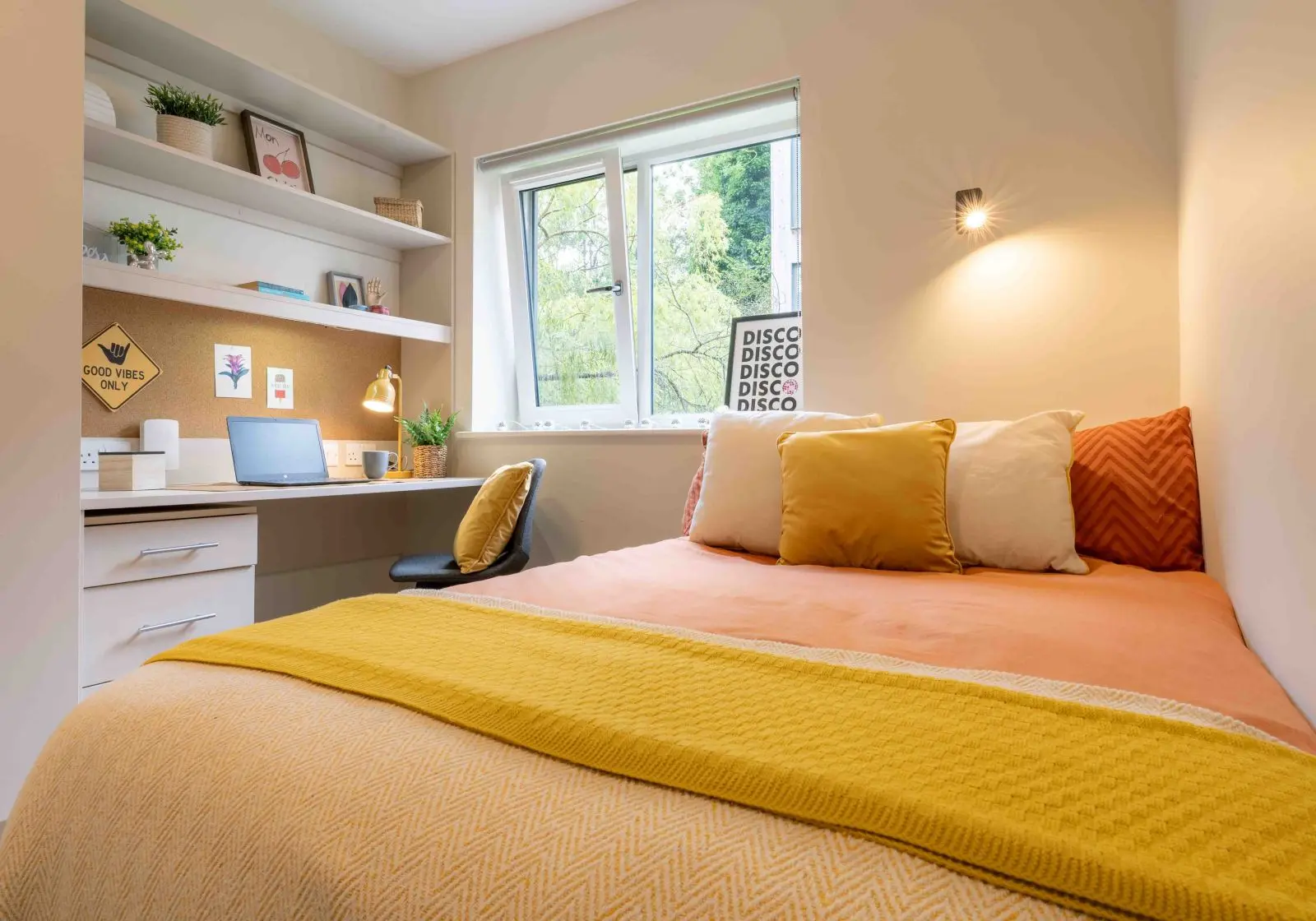 Silver En Suite - iQ The Pad