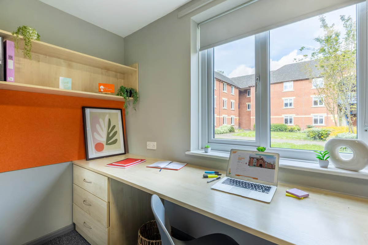 Classic Two Bedroom Flat - Calthorpe Court