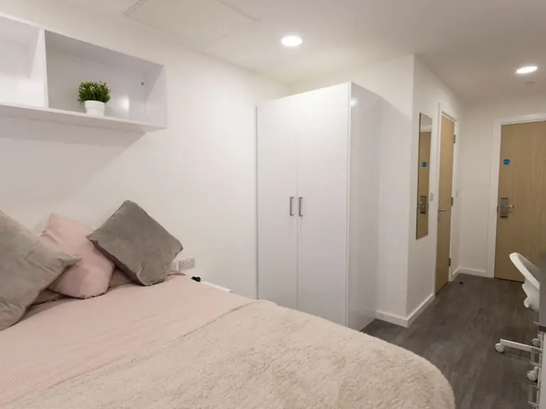7 Bed Classic En-suite - The Cavendish