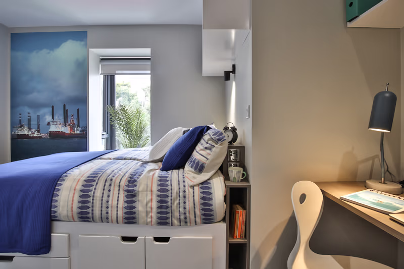 Classic Smaller 2 Bed Apartment - Clifton Place