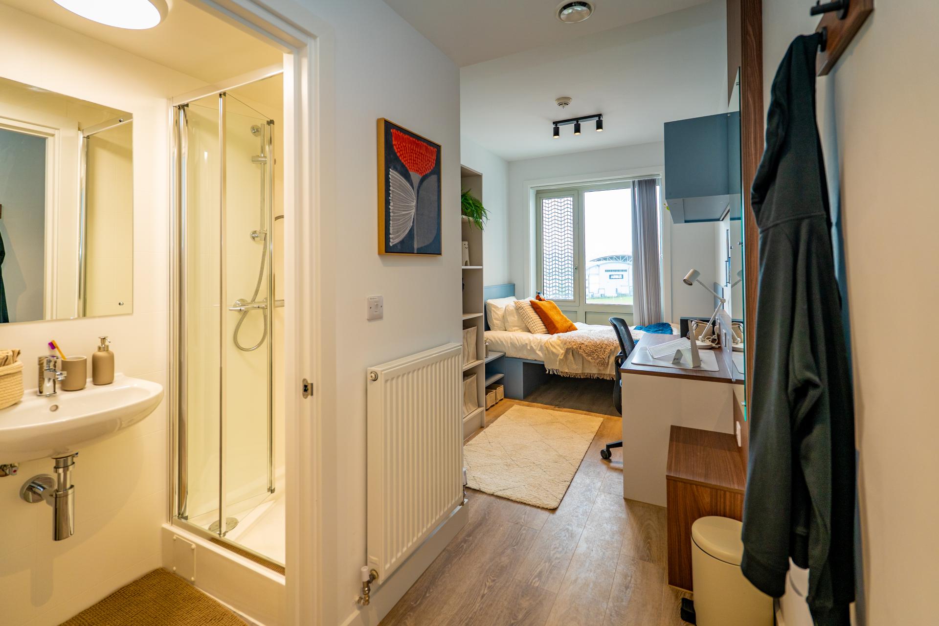 Premium 4-Bed Ensuite – The Propeller Quarter