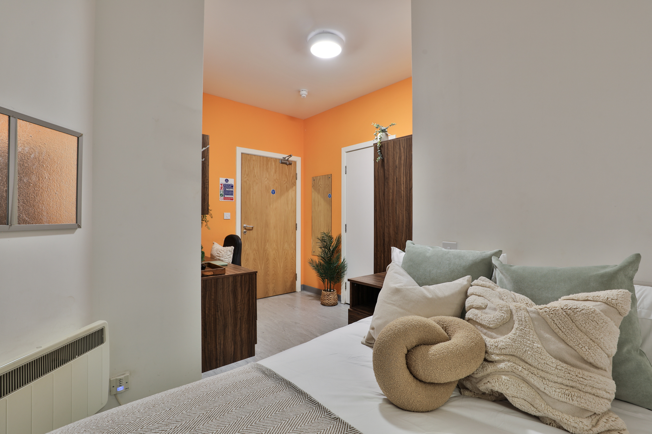 Basic 4-Bed Apartment - Claremont House