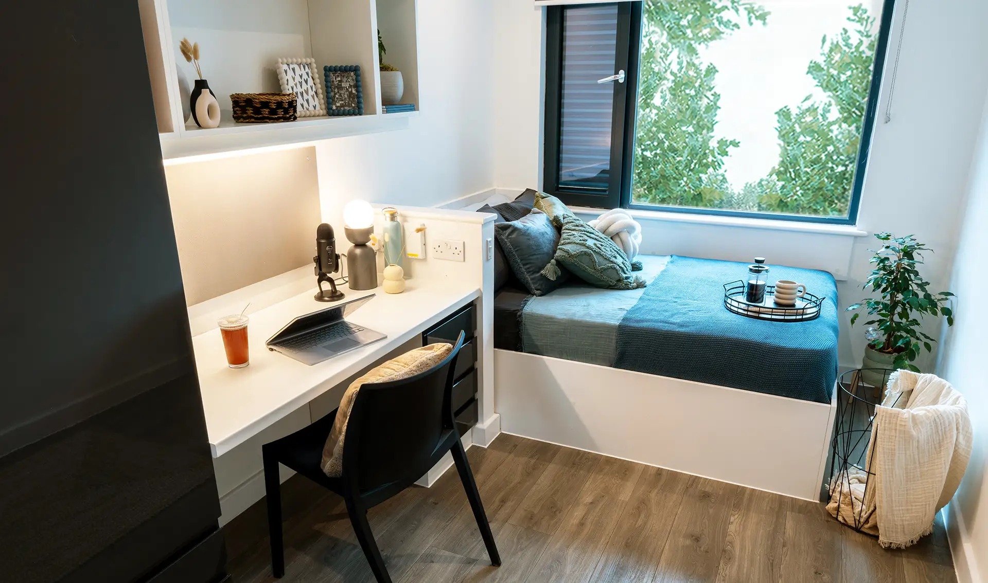 Luxe Ensuite - Rhodaus Court