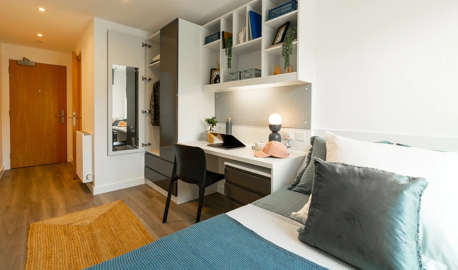 Luxe Ensuite - Currus Court