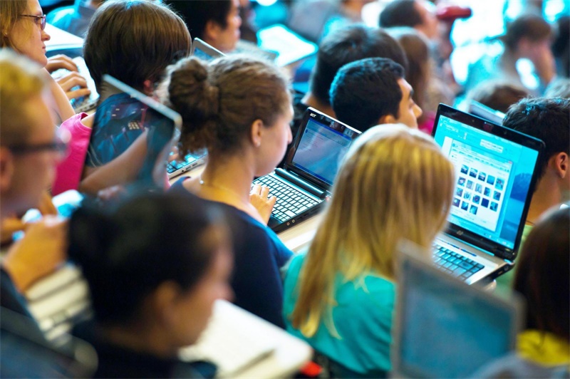 为什么受到伤害的总是留学生？我们应该怎么办？