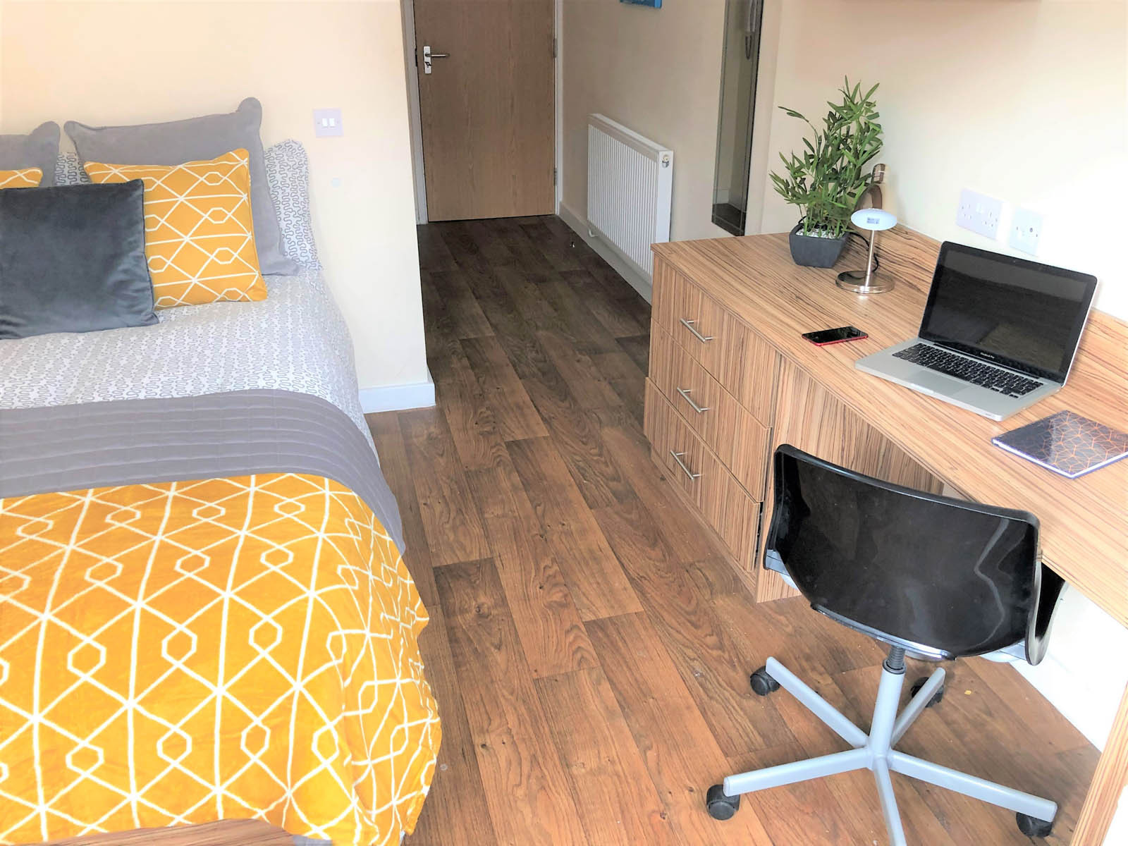 Deluxe En Suite - Waterside Court